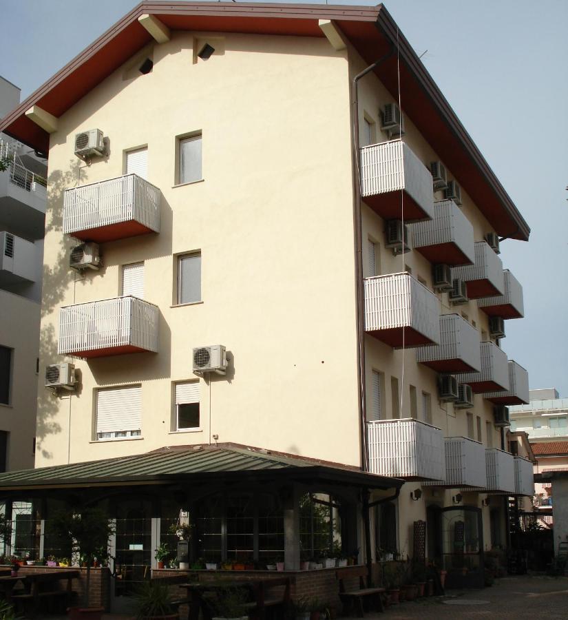 Hotel La Quercia Lignano Sabbiadoro Exterior foto
