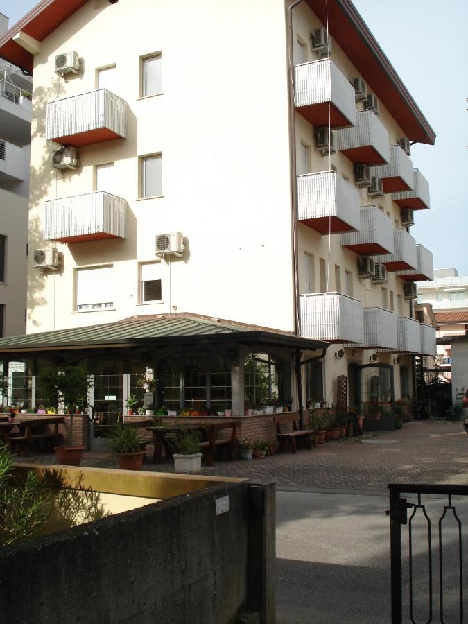 Hotel La Quercia Lignano Sabbiadoro Exterior foto