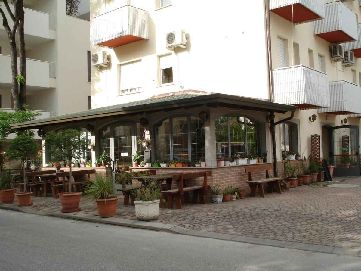 Hotel La Quercia Lignano Sabbiadoro Exterior foto